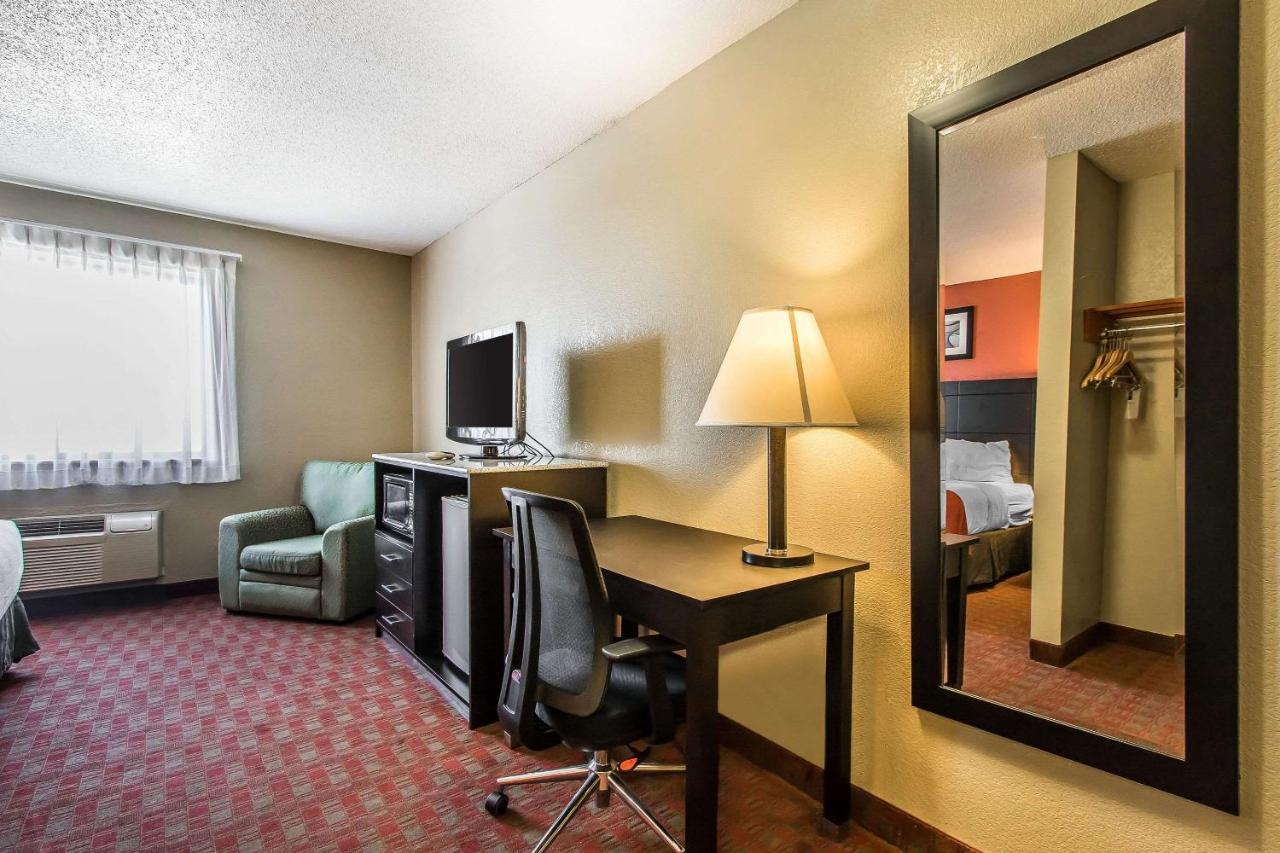 Quality Inn & Suites La Vergne Exteriér fotografie