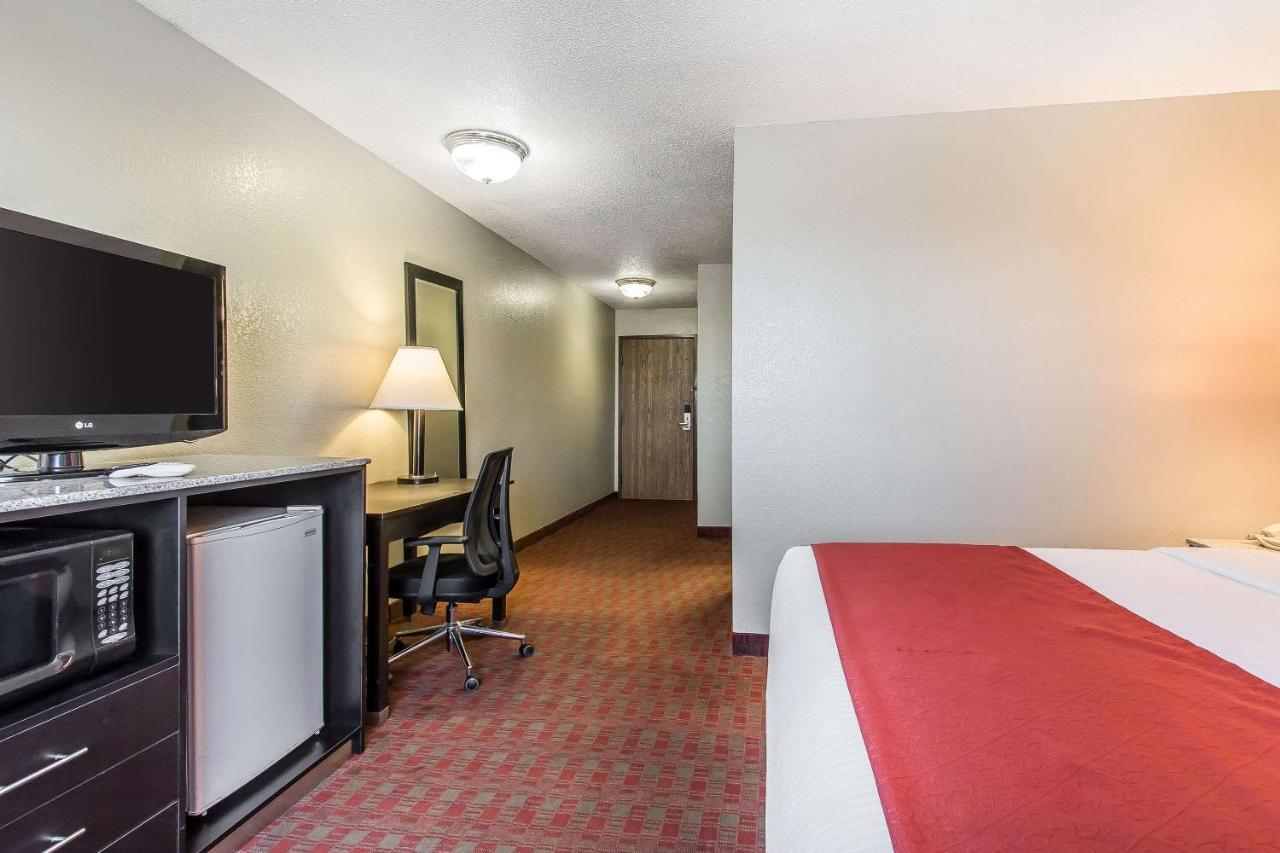 Quality Inn & Suites La Vergne Exteriér fotografie
