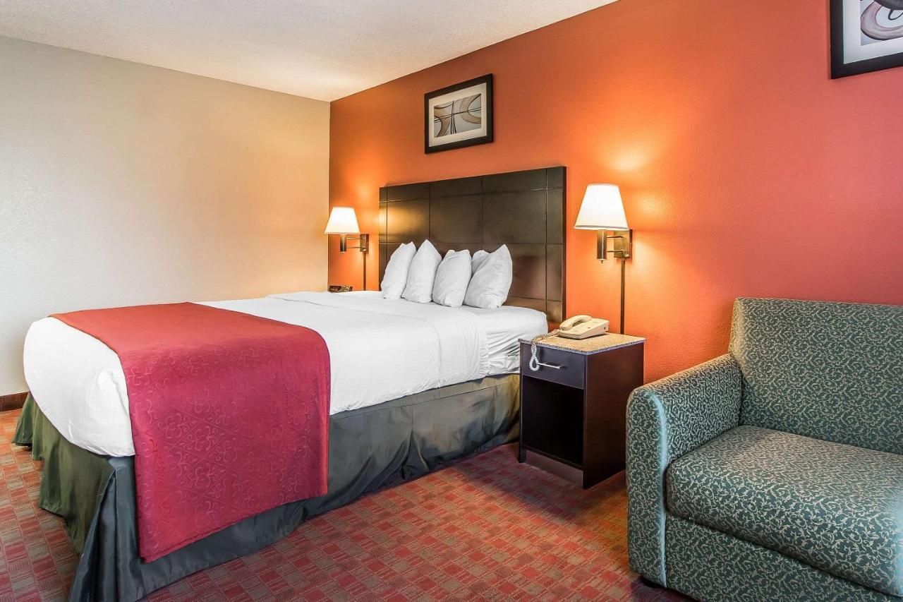 Quality Inn & Suites La Vergne Exteriér fotografie