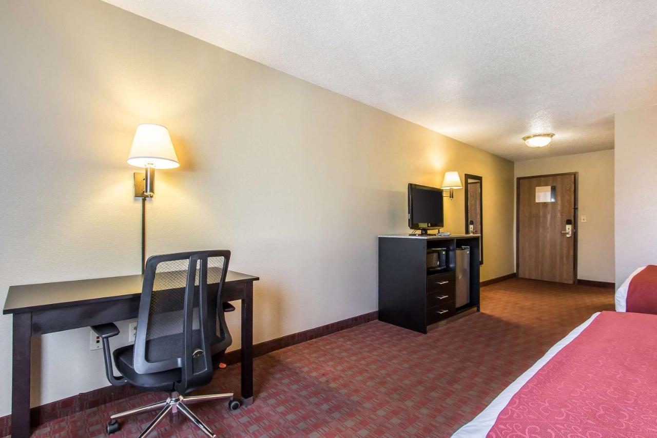 Quality Inn & Suites La Vergne Exteriér fotografie