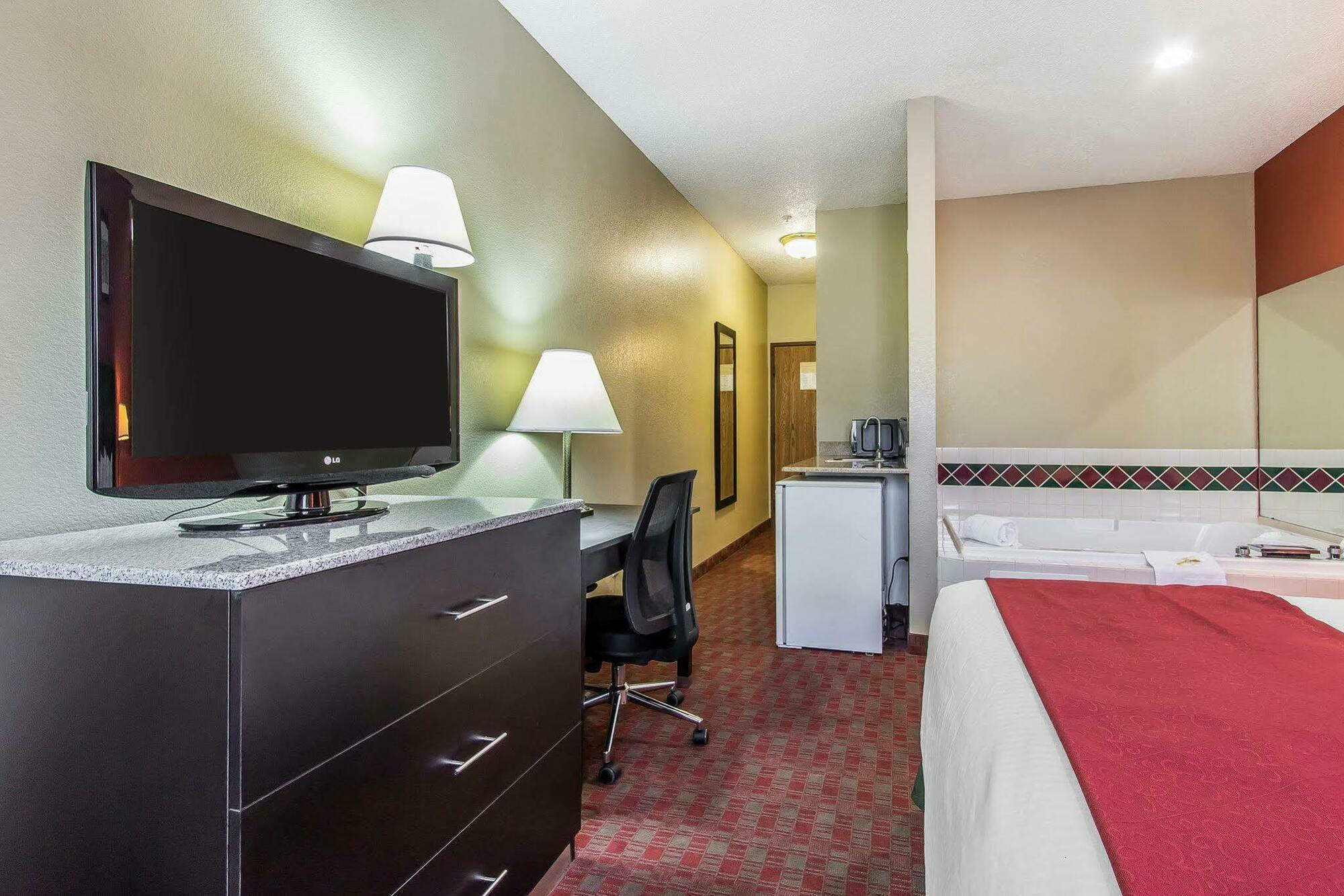 Quality Inn & Suites La Vergne Exteriér fotografie