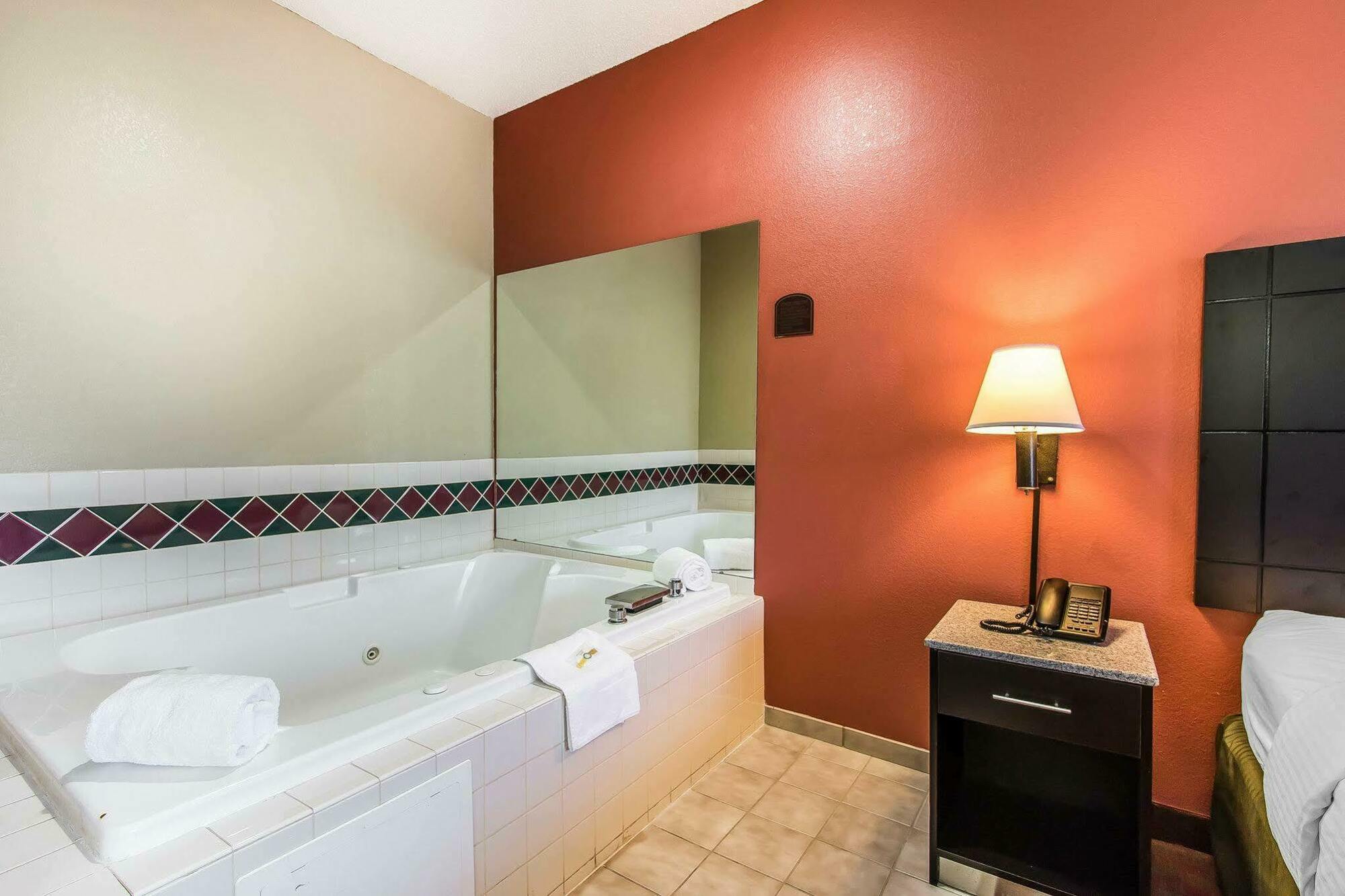 Quality Inn & Suites La Vergne Exteriér fotografie